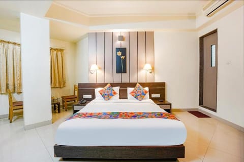 Bed, Photo of the whole room, Bedroom, wardrobe