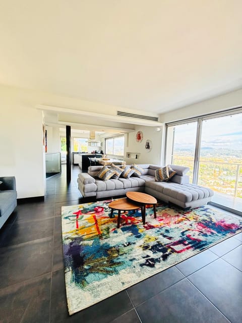 Superbe Villa vue Mer Époustouflante proche Cannes Villa in Mandelieu-La Napoule