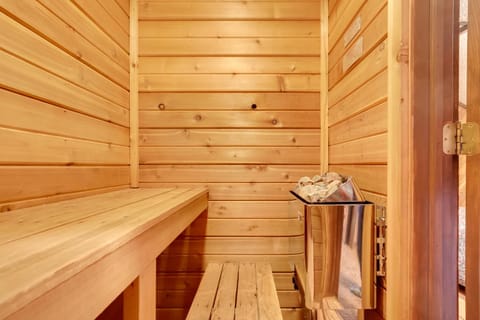 Buckhorn - Slopeside Iron River Cabin with Sauna Cabin in Wisconsin