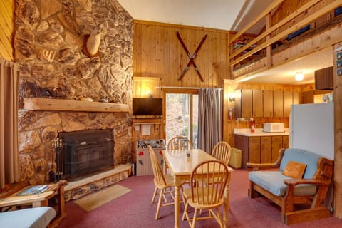 Outdoor Lovers Paradise Slopeside Cabin! Cabin in Wisconsin