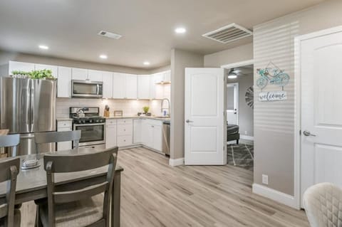 Amazing Hot tub l Sleeps 14 House in Amarillo