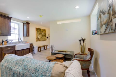 Fayetteville Guest House Walk to Nature Preserve! Apartment in Fayetteville