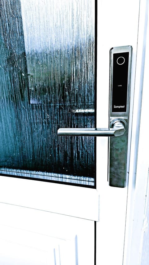 Lush Lodge -Home away in Telford, For Contractors, families, group of friends, Long Term Stays House in Telford