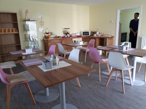 Property building, Restaurant/places to eat, Food and drinks