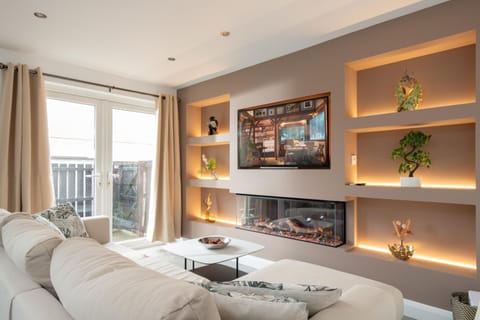 TV and multimedia, Living room, Seating area, Evening entertainment, flat iron
