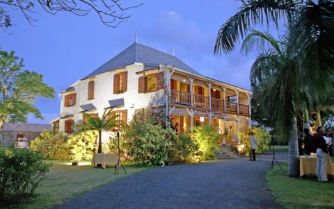 Property building, Restaurant/places to eat