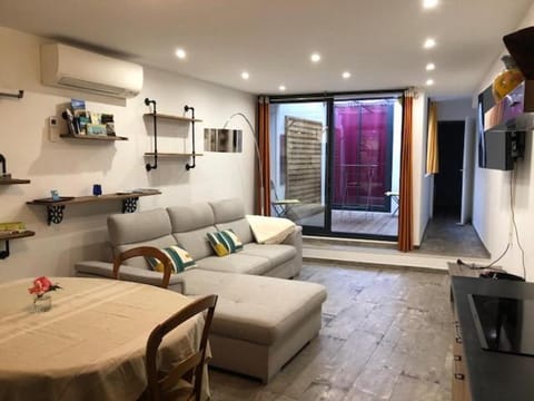 Communal lounge/ TV room, TV and multimedia, Living room