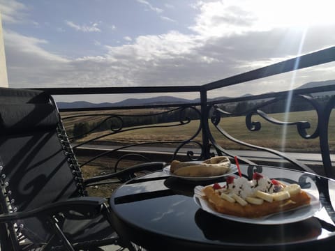 View (from property/room), Balcony/Terrace, Mountain view