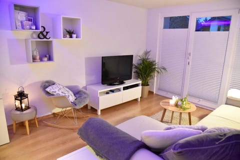 Communal lounge/ TV room, Facade/entrance