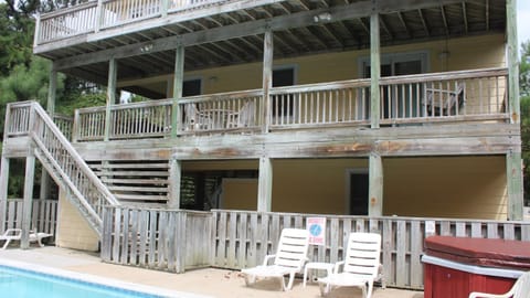 Soundside, Pool, Hot Tub, Dogs Welcome! MS160, Almost Heaven House in Corolla