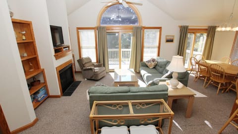 Soundside, Pool, Hot Tub, Dogs Welcome! MS160, Almost Heaven House in Corolla