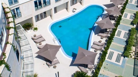 Patio, Day, Bird's eye view, Swimming pool, sunbed