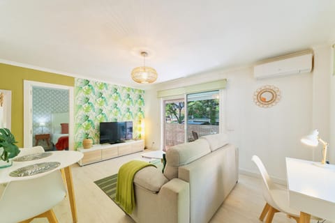 TV and multimedia, Living room, Dining area, air conditioner