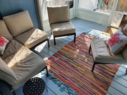 3 Bed, 2 Bath, Waterfront, Dock, Large Driveway House in Tavares