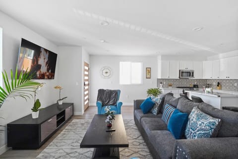 Communal lounge/ TV room