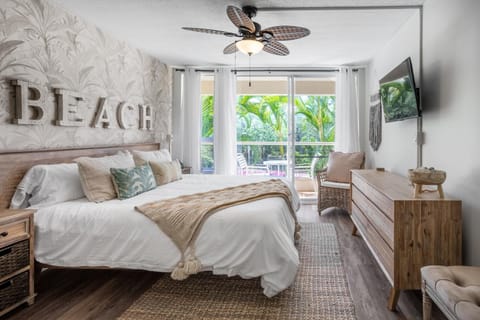Bed, Photo of the whole room, fireplace
