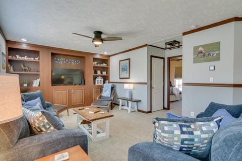 Beach Bay Pony Place with Ponies 1 Mi to Water! House in Chincoteague Island