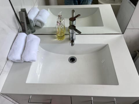 Totara Vale, Free Coffee, parking and wifi, near Glenfield Mall and highway 18,1 House in Auckland