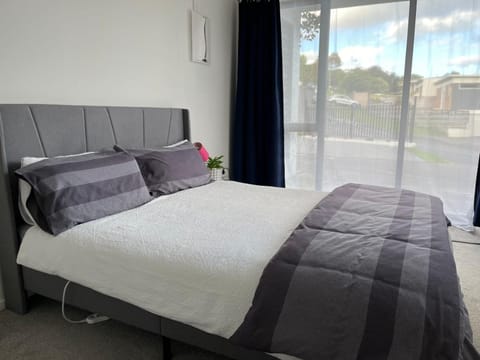 Totara Vale, Free Coffee, parking and wifi, near Glenfield Mall and highway 18,1 House in Auckland