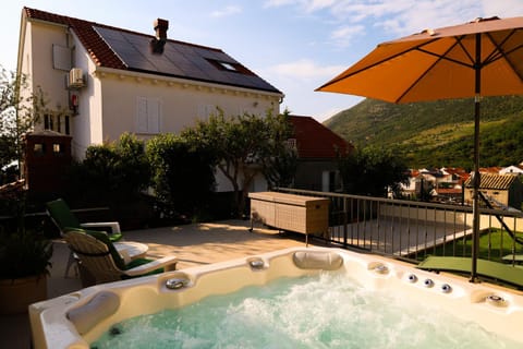 Property building, Garden, Hot Tub, sunbed