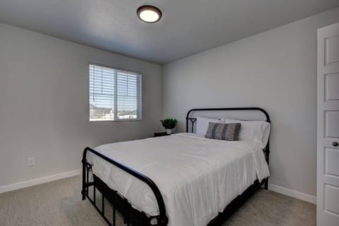 Countryside Classic House in Nampa