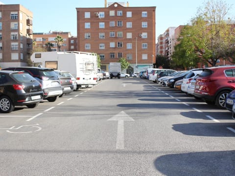 Property building, Day, Neighbourhood, Street view, Location, Parking