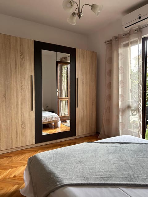 Bed, Photo of the whole room, Bedroom, wardrobe, air conditioner