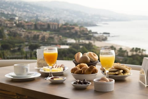 Restaurant/places to eat, Sea view, Breakfast