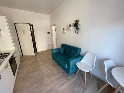 Kitchen or kitchenette, Living room, Seating area, Dining area, pet friendly