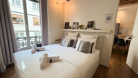 Bed, Photo of the whole room