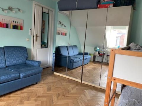 Stay in maison de metre in Etterbeek Apartment in Brussels