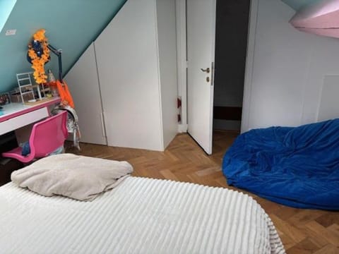 Stay in maison de metre in Etterbeek Apartment in Brussels