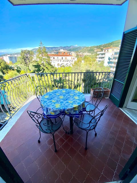 Day, Natural landscape, View (from property/room), Balcony/Terrace, Dining area, Mountain view