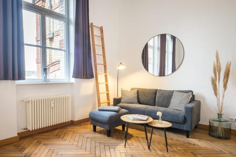 Living room, Seating area, hair dresser, internet