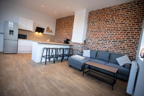 Kitchen or kitchenette, Living room, Seating area, Dining area, minibar, pet friendly