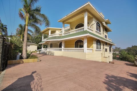 Property building, Day, View (from property/room), Balcony/Terrace