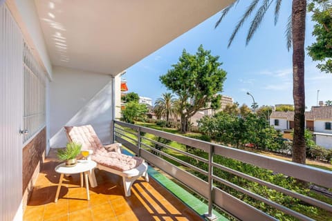 797 HOLIDAY RENTALS - Piso reformado con amplia terraza Carihue Apartment in Torremolinos
