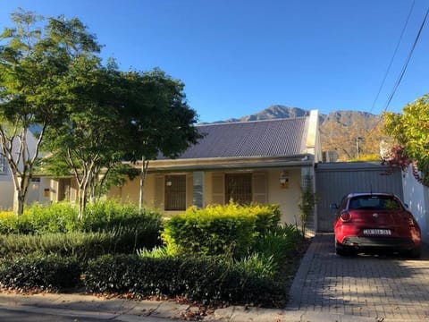 Property building, Garden view, Parking