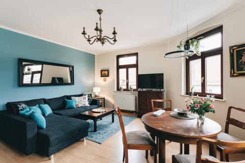 Communal lounge/ TV room, TV and multimedia, Living room, Seating area