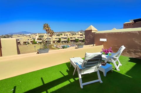 Balcony/Terrace, sunbed