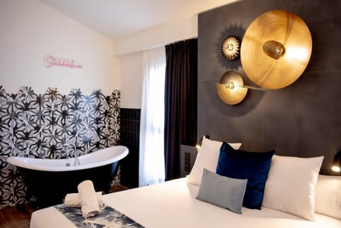 Photo of the whole room, Decorative detail, Bedroom