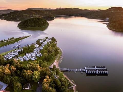 Bird's eye view, Lake view, Lake view, Mountain view, Mountain view