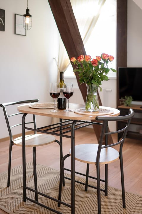 TV and multimedia, Seating area, Dining area