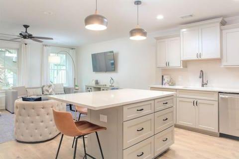 Kitchen or kitchenette, dishwasher, fireplace, minibar, pet friendly, stove