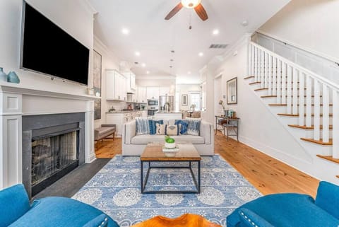 TV and multimedia, Kitchen or kitchenette, Living room