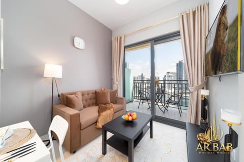 Communal lounge/ TV room, TV and multimedia, View (from property/room), Balcony/Terrace, Living room, Decorative detail, Seating area, Dining area, City view, Lake view, furniture