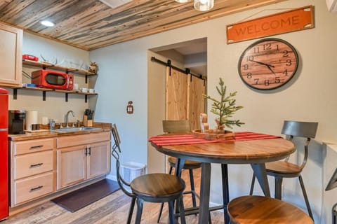 Fox Den Cozy Mountain Apt In GMF Apartment in Green Mountain Falls