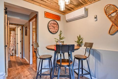 Fox Den Cozy Mountain Apt In GMF Apartment in Green Mountain Falls