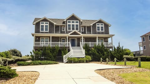 OCEANFRONT, 10 BRS, ELEV, Pool, Rec Rm, Theater Rm, OH1251, Beach Plaza House in Corolla