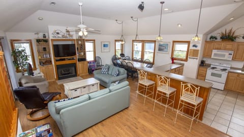 Oceanside, Close to beach, private pool, Hot Tub, OL1, Wild and Wonderful House in Corolla